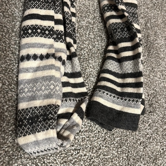 NWT American Eagle Winter Cream & Grey Fair Isle Scarf - Picture 2 of 3